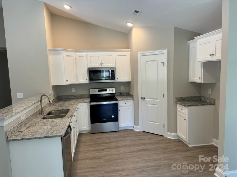 Property image 3 at 801 Maplewood Avenue, Kannapolis, NC 28081