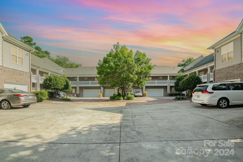 8953 Rosalyn Glen Road