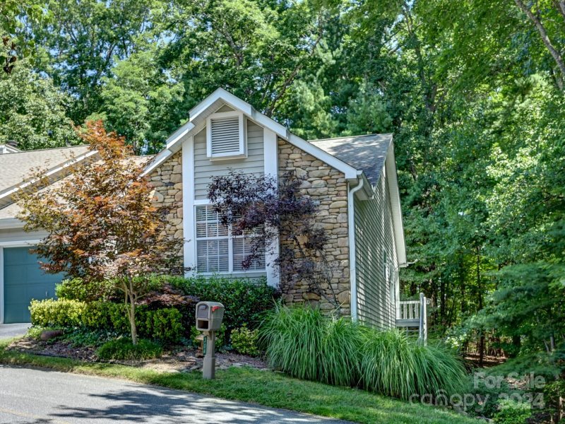 Property image 2 at 304 Laurel Park Place, Hendersonville, NC 28791