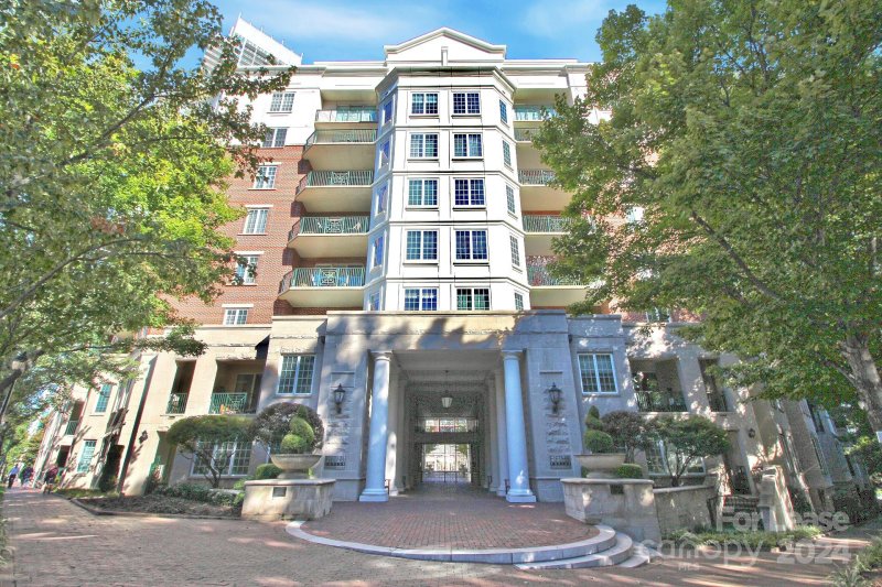 Property image 2 at 300 W 5th Street, Charlotte, NC 28202