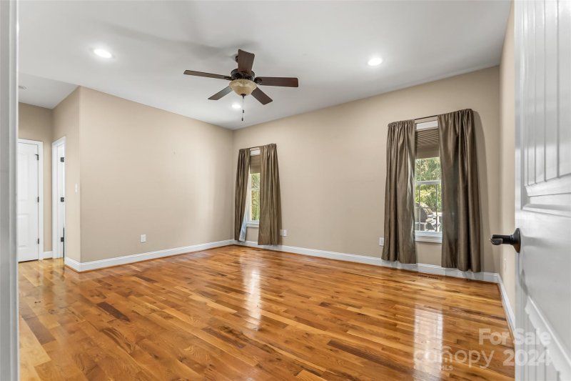 Property image 4 at 950 Oak Ridge Farms Circle, Newton, NC 28658