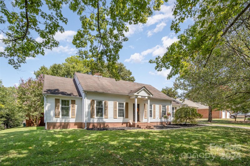 Property image 2 at 8520 Gruenewald Lane, Charlotte, NC 28210