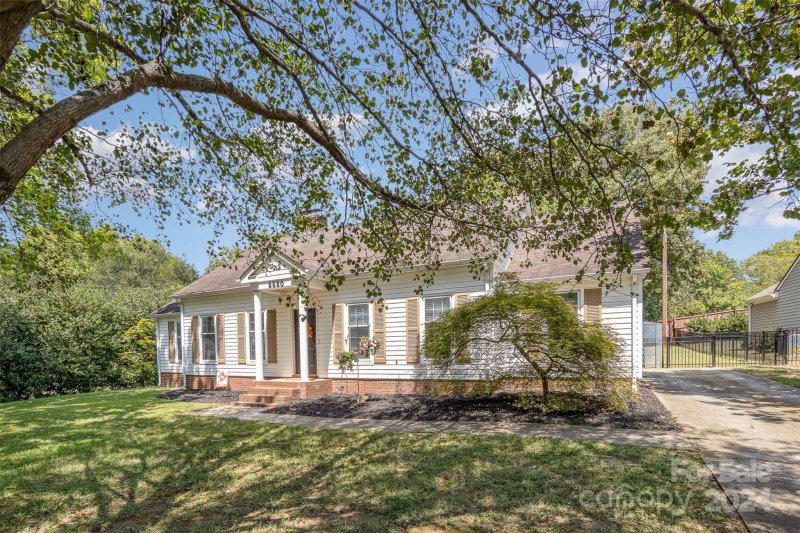 Property image 3 at 8520 Gruenewald Lane, Charlotte, NC 28210