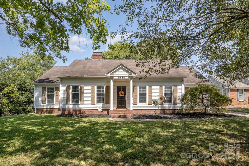 Property image 4 at 8520 Gruenewald Lane, Charlotte, NC 28210