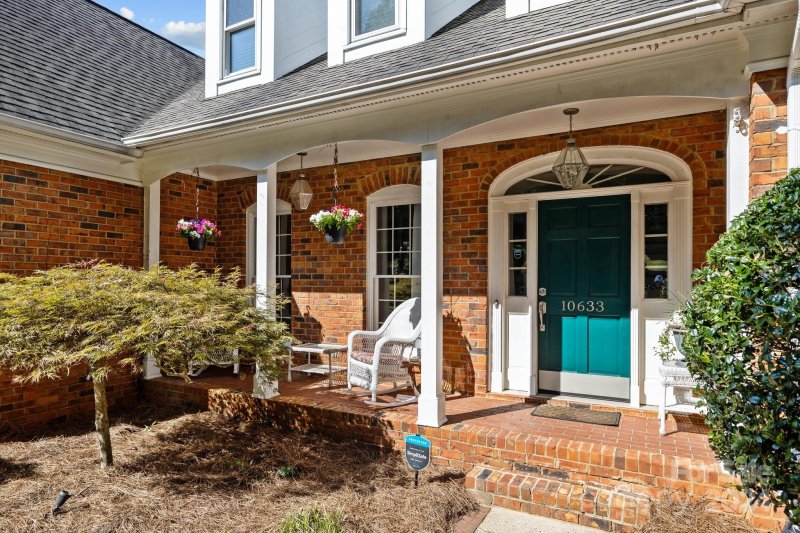 Property image 2 at 10633 Oak Pond Circle, Charlotte, NC 28277