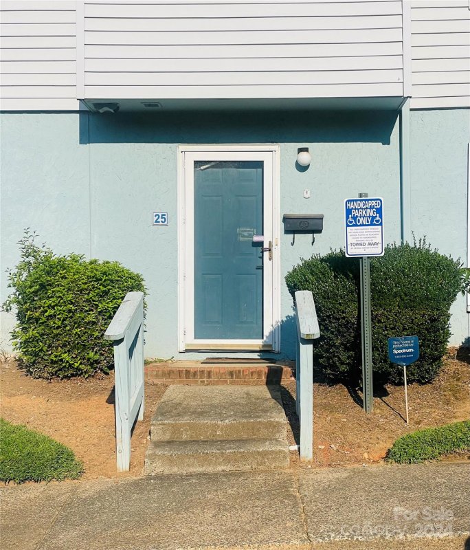 Property image 2 at 1909 Mereview Court, Charlotte, NC 28210