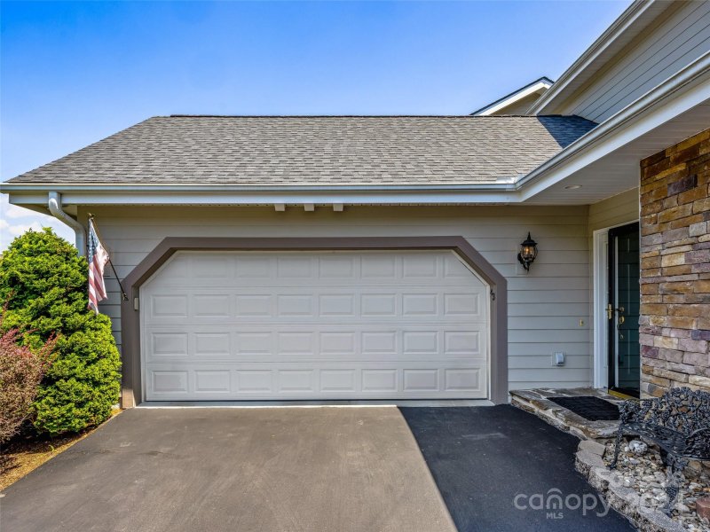 Property image 2 at 43 Towne Place Drive, Hendersonville, NC 28792