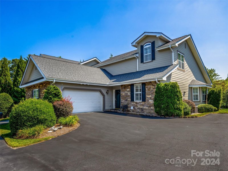 Property image 3 at 43 Towne Place Drive, Hendersonville, NC 28792