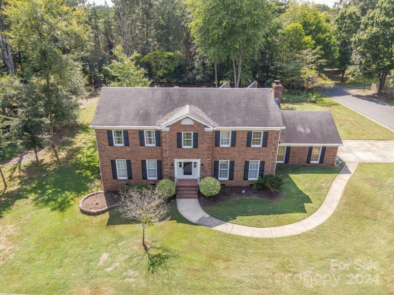 Property image 2 at 10238 Woodview Circle, Charlotte, NC 28277