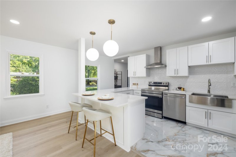 Property image 5 at 1373 Carolyn Drive, Charlotte, NC 28205