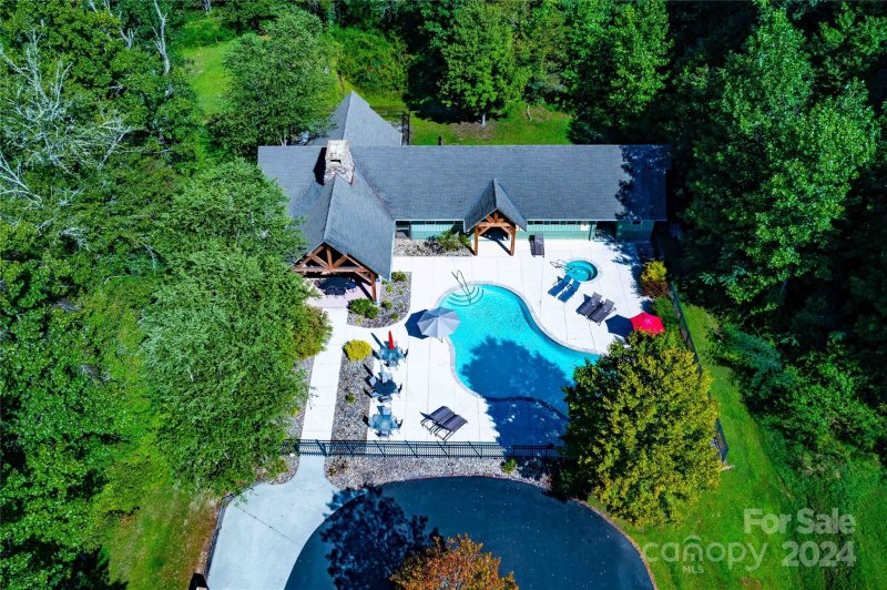 Property image 4 of 108 Morning Air Lane in Old Orchard, Hendersonville, NC 28792