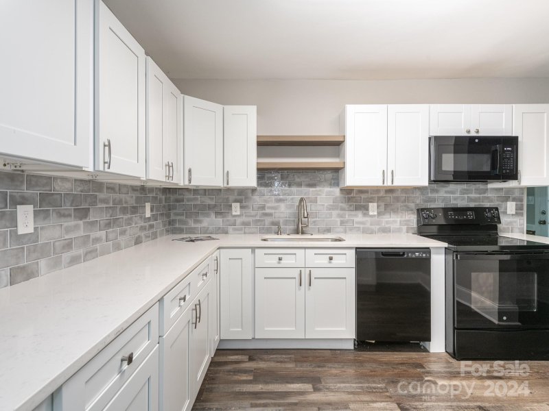 Property image 3 at 638 Mayview Drive, Charlotte, NC 28205