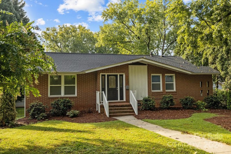 Property image 2 at 1308 Ashbrook Place, Charlotte, NC 28209