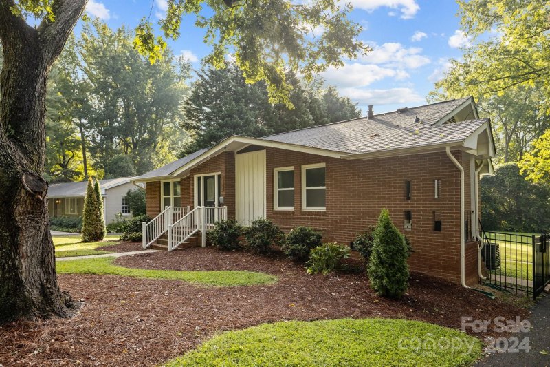 Property image 3 at 1308 Ashbrook Place, Charlotte, NC 28209