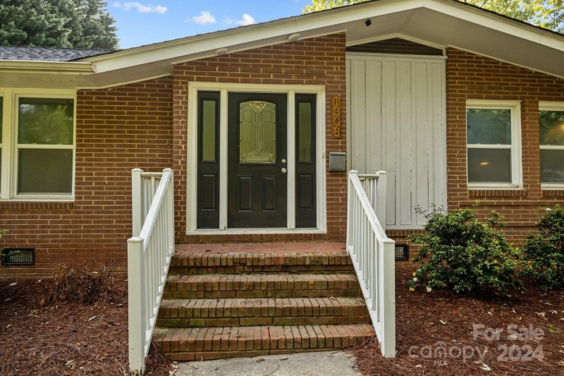 Property image 4 at 1308 Ashbrook Place, Charlotte, NC 28209