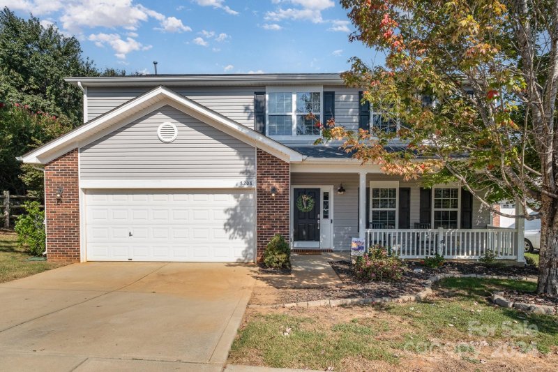 8208 Stourhead Gardens Lane