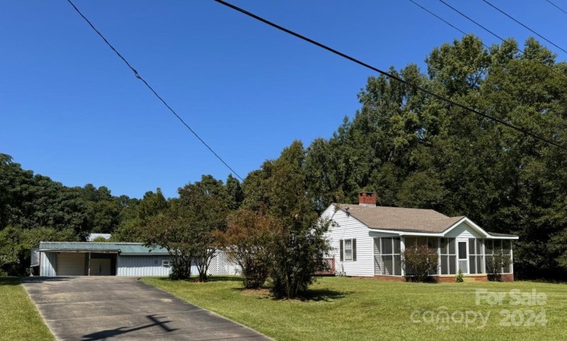 Property image 3 at 1125 W Laurel Avenue, Lancaster, SC 29720