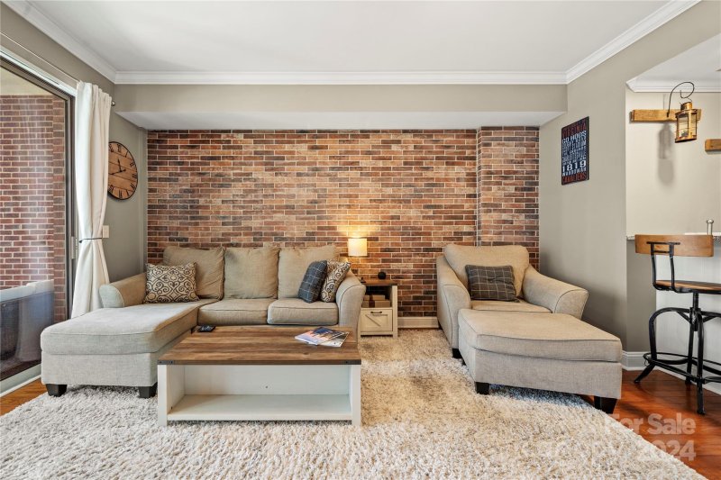 Property image 2 at 300 W 5th Street, Charlotte, NC 28202