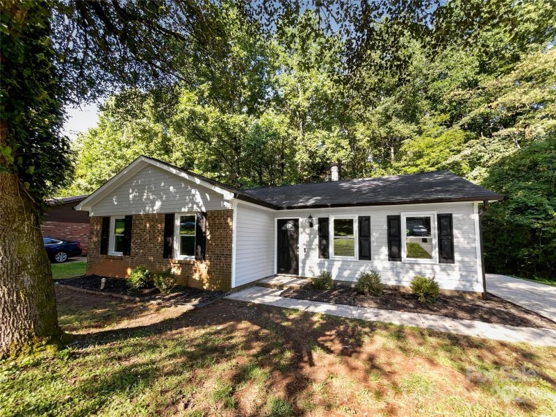 Property image 2 at 2115 Teddington Drive, Charlotte, NC 28214