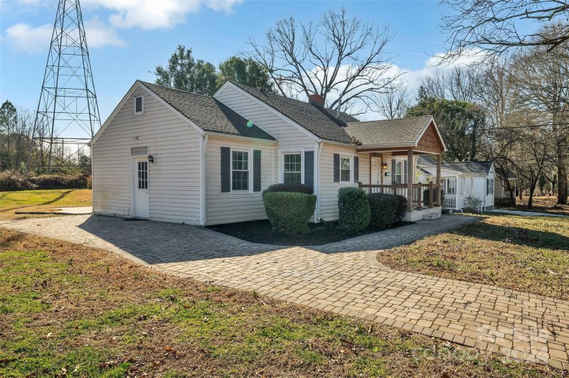 Property image 2 at 2831 Cowles Road, Charlotte, NC 28208