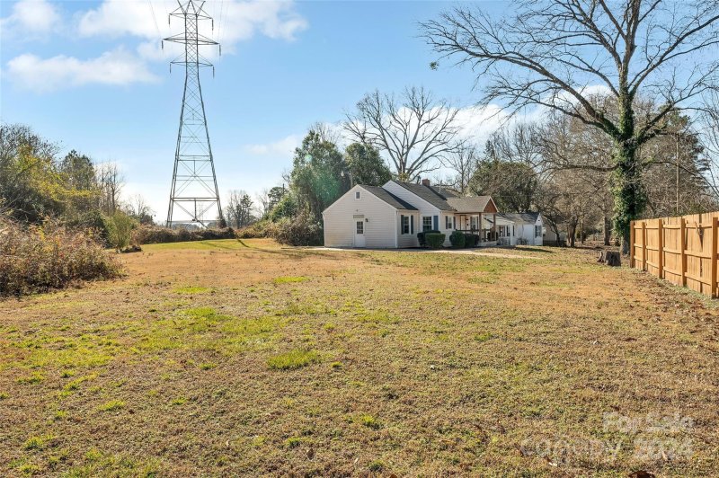 Property image 5 at 2831 Cowles Road, Charlotte, NC 28208