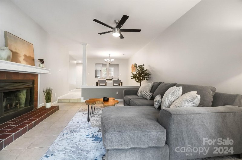 Property image 4 at 2719 Selwyn Avenue, Charlotte, NC 28209