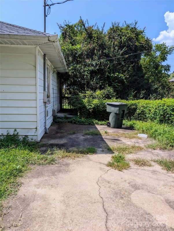 Property image 4 at 405 S Highland Street, Gastonia, NC 28052
