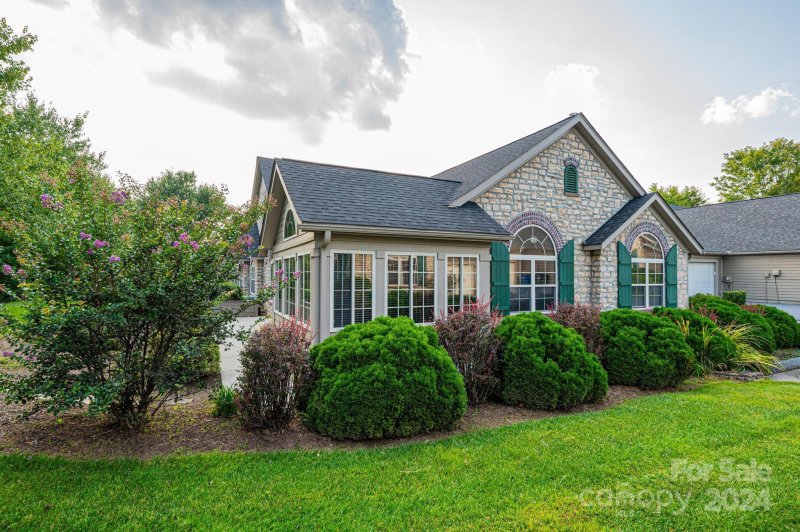 Property image 3 at 808 D Wynnshire Drive, Hickory, NC 28601