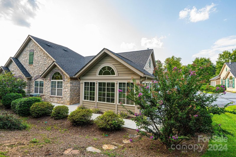 Property image 4 at 808 D Wynnshire Drive, Hickory, NC 28601