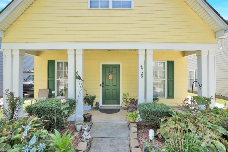 Property image 2 at 4722 Eaves Lane, Charlotte, NC 28215