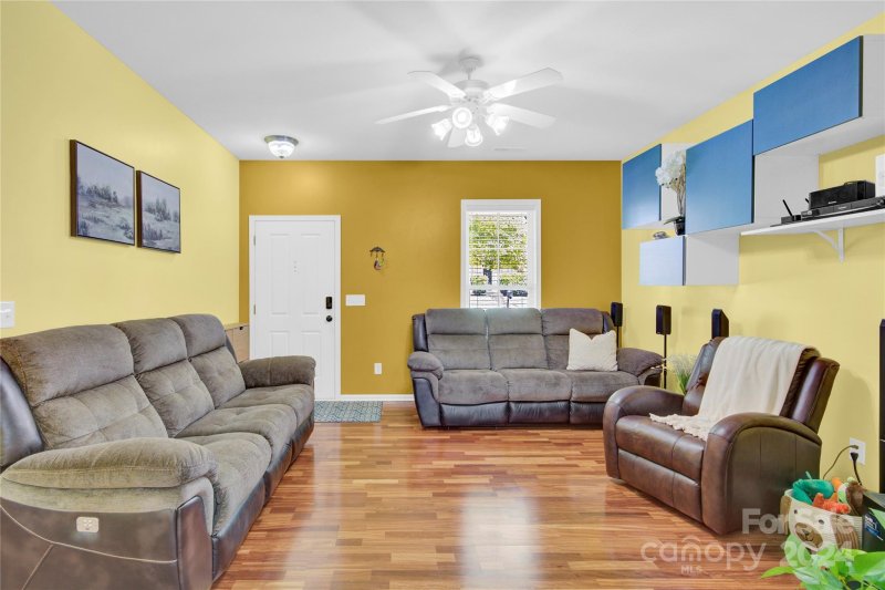 Property image 5 at 4722 Eaves Lane, Charlotte, NC 28215