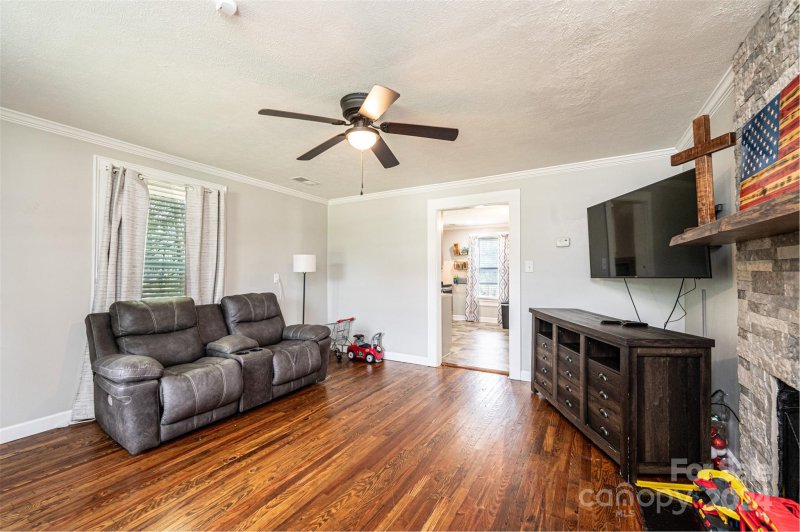 Property image 4 at 204 Catawba Avenue, Hickory, NC 28601