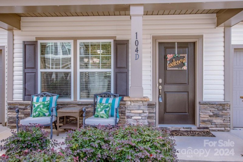 Property image 2 at 104 Blackstone Court, Statesville, NC 28677