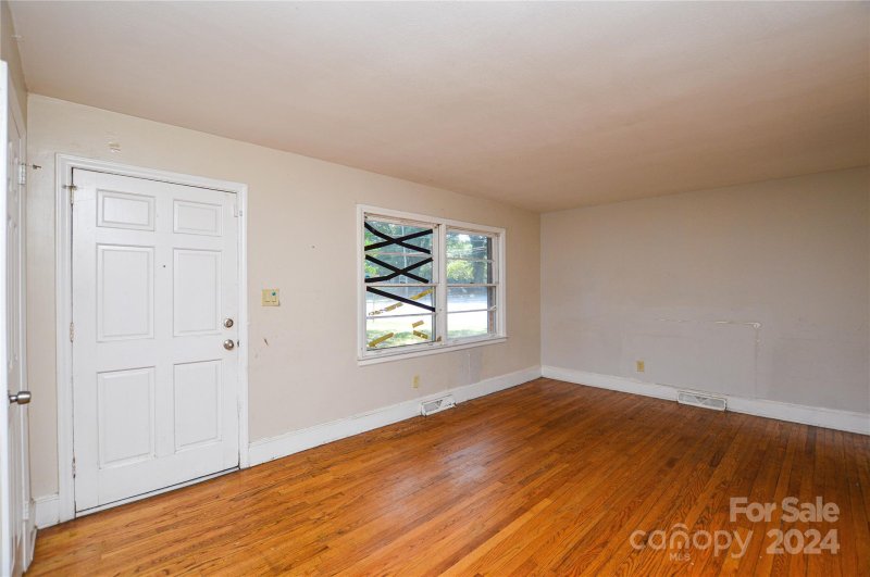 Property image 5 at 2220 Eastway Drive, Charlotte, NC 28205