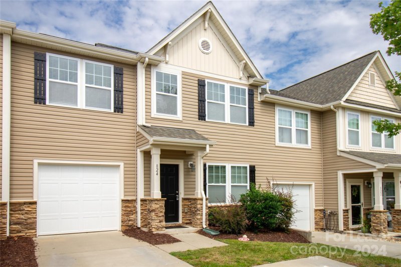 824 Summerlake Drive