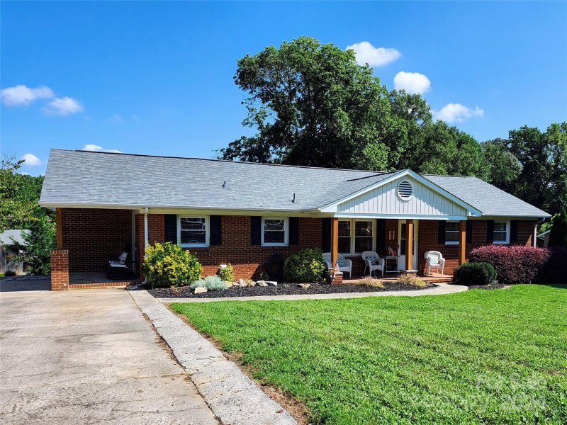 Property image 2 at 10 Spruce Pine Drive, Belmont, NC 28012