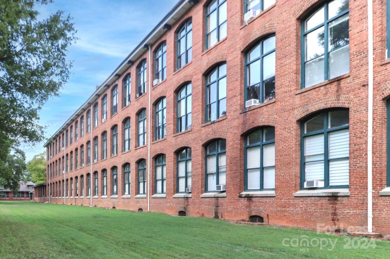 Property image 3 at 201 S Hoskins Road, Charlotte, NC 28208