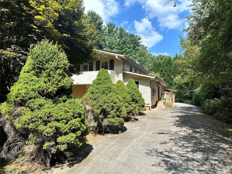 Property image 2 at 231 Balsam Road, Hendersonville, NC 28792