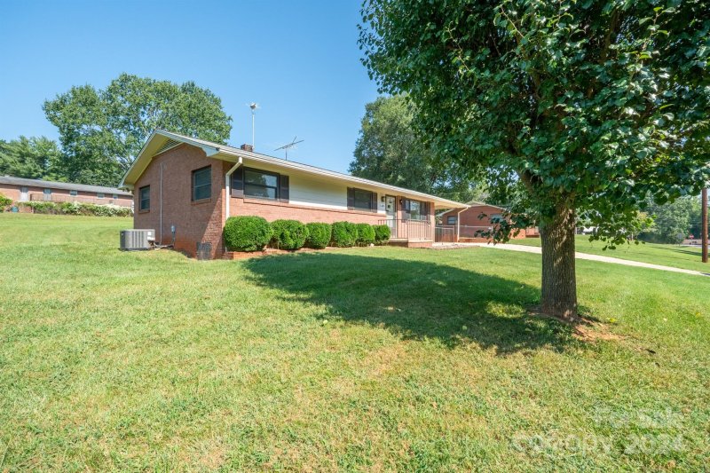 Property image 3 at 1485 20th Street, Hickory, NC 28601