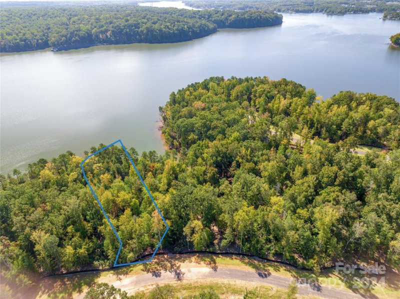 Property image 2 at 850 Lakeforest Drive, Belmont, NC 28012