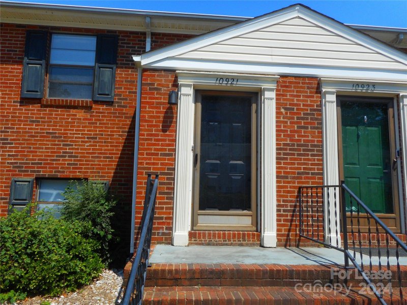 Property image 2 at 10921 Hunter Trail Lane, Charlotte, NC 28226