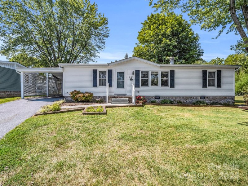 225 Cranbrook Circle