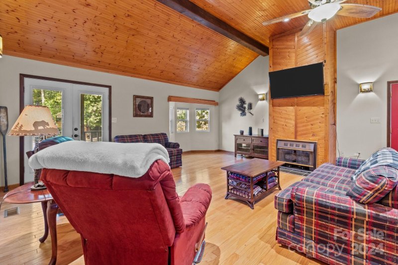 Property image 5 of 746 Springwood Drive in Fairway Shores, Mount Gilead, NC 27306