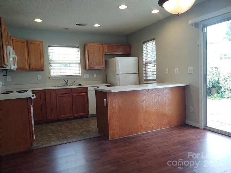 Property image 3 at 1728 Forest Side Lane, Charlotte, NC 28213