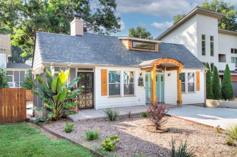 Property image 2 at 709 Baldwin Avenue, Charlotte, NC 28204