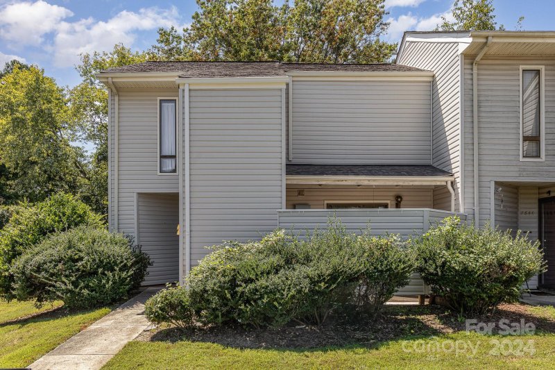 Property image 2 at 7846 Hummingbird Lane, Charlotte, NC 28212