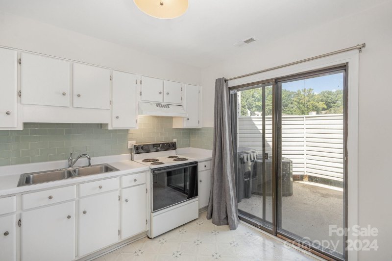 Property image 3 at 7846 Hummingbird Lane, Charlotte, NC 28212