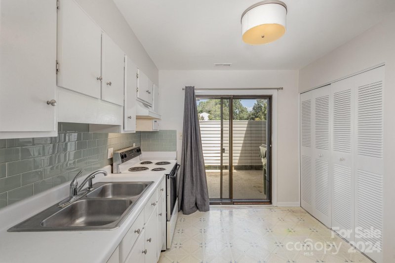 Property image 4 at 7846 Hummingbird Lane, Charlotte, NC 28212