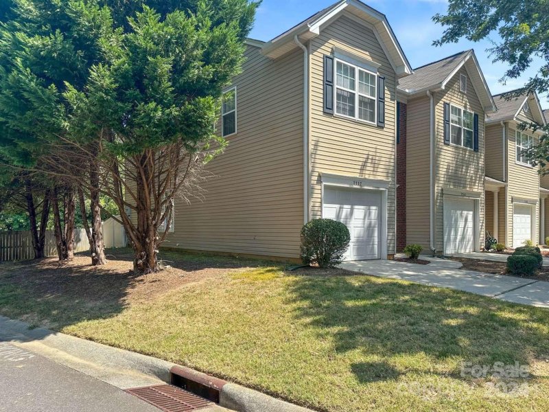 Property image 2 at 7737 Abigail Glen Drive, Charlotte, NC 28212