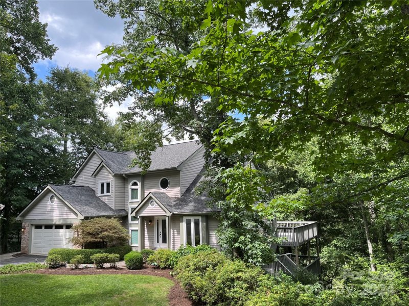 Property image 2 at 910 Sunlight Ridge Drive, Hendersonville, NC 28792